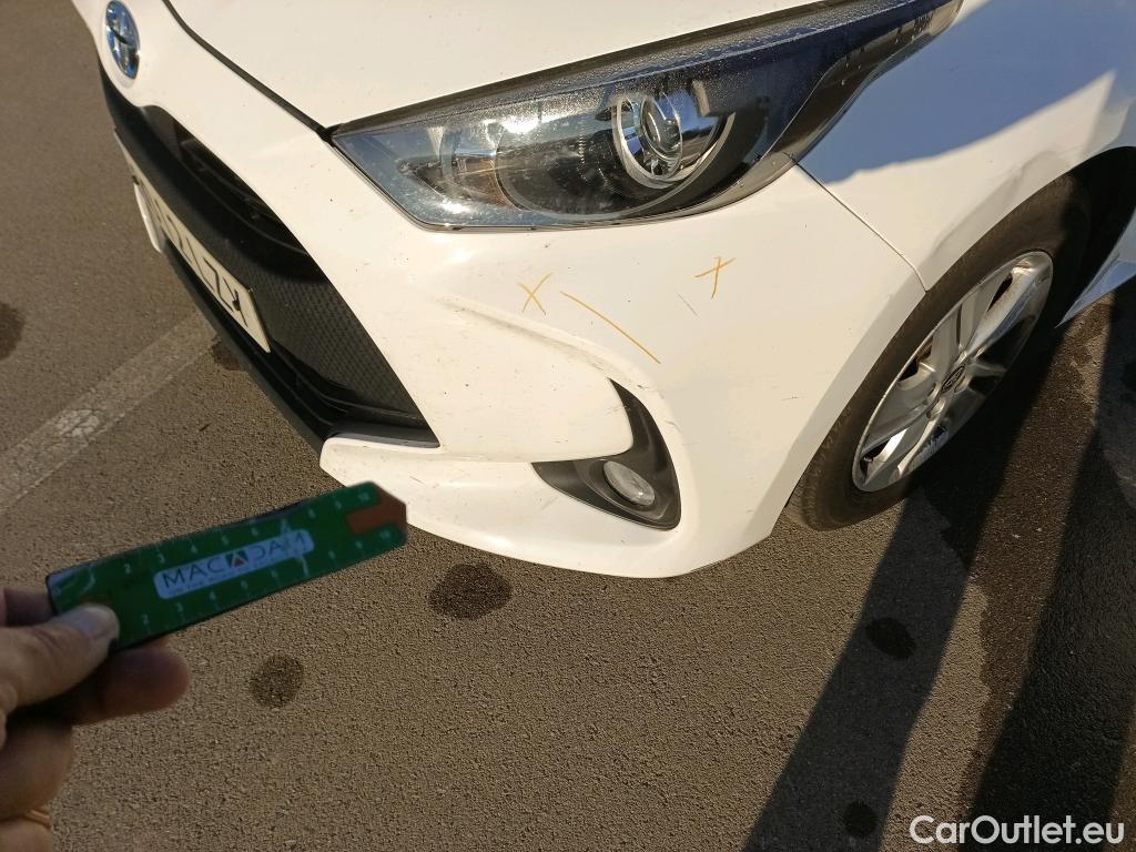  Toyota  Yaris TOYOTA  / 2020 / 5P / berlina con portón 1.5 120H Business Plus #15