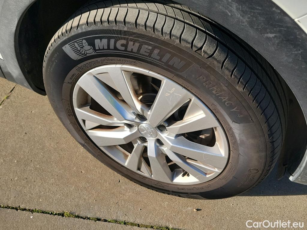  Peugeot  3008  Active Pack 1.2 PureTech 130CV MT6 E6d #1