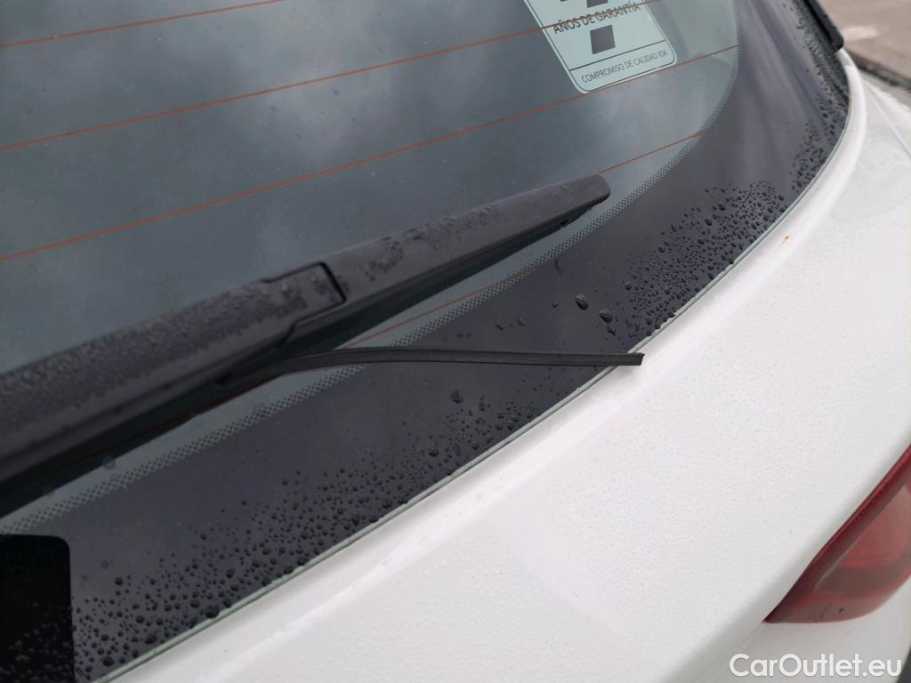  KIA  STONIC KIA  / 2017 / 5P / todoterreno 1.0 T-GDi 88kW (120CV) MHEV iMT Drive #16