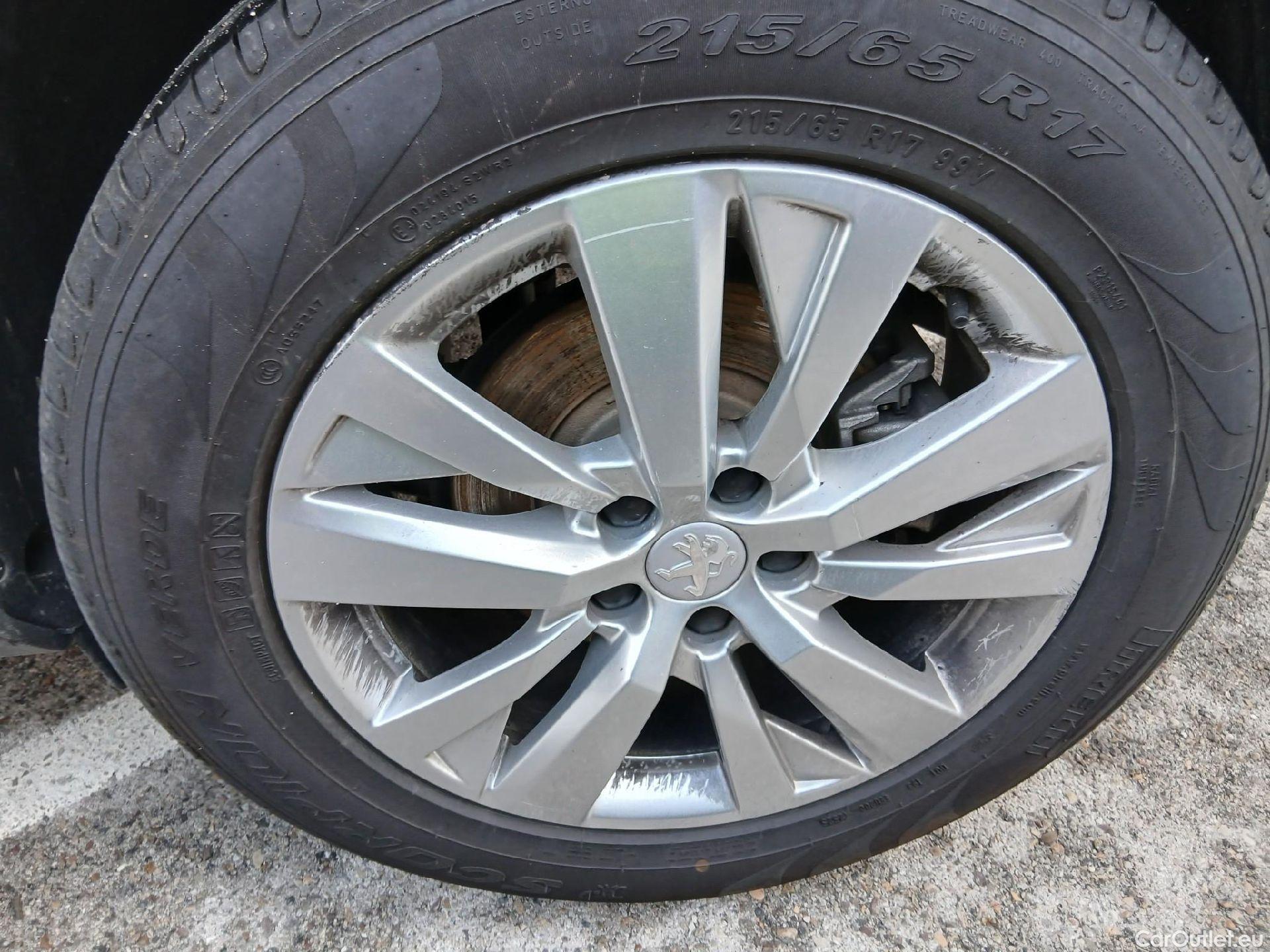  Peugeot  3008  Active Pack 1.2 PureTech 130CV MT6 E6d #10