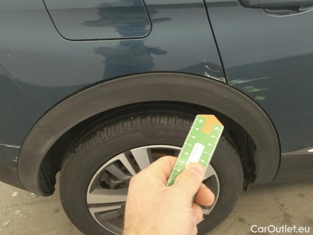  Peugeot  3008  Allure Pack 1.5 HDi 130CV AT8 E6d #38