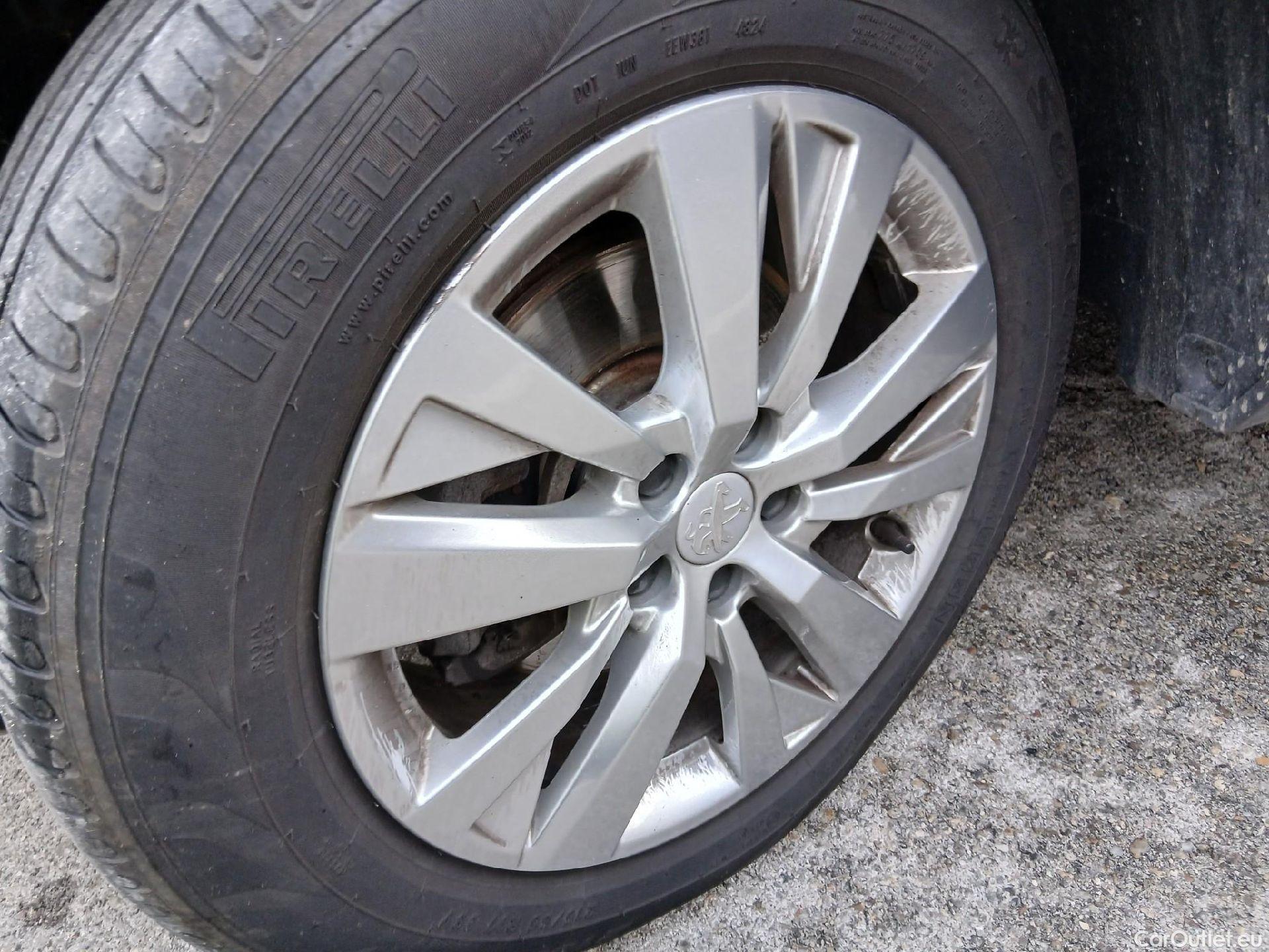  Peugeot  3008  Active Pack 1.2 PureTech 130CV MT6 E6d #4