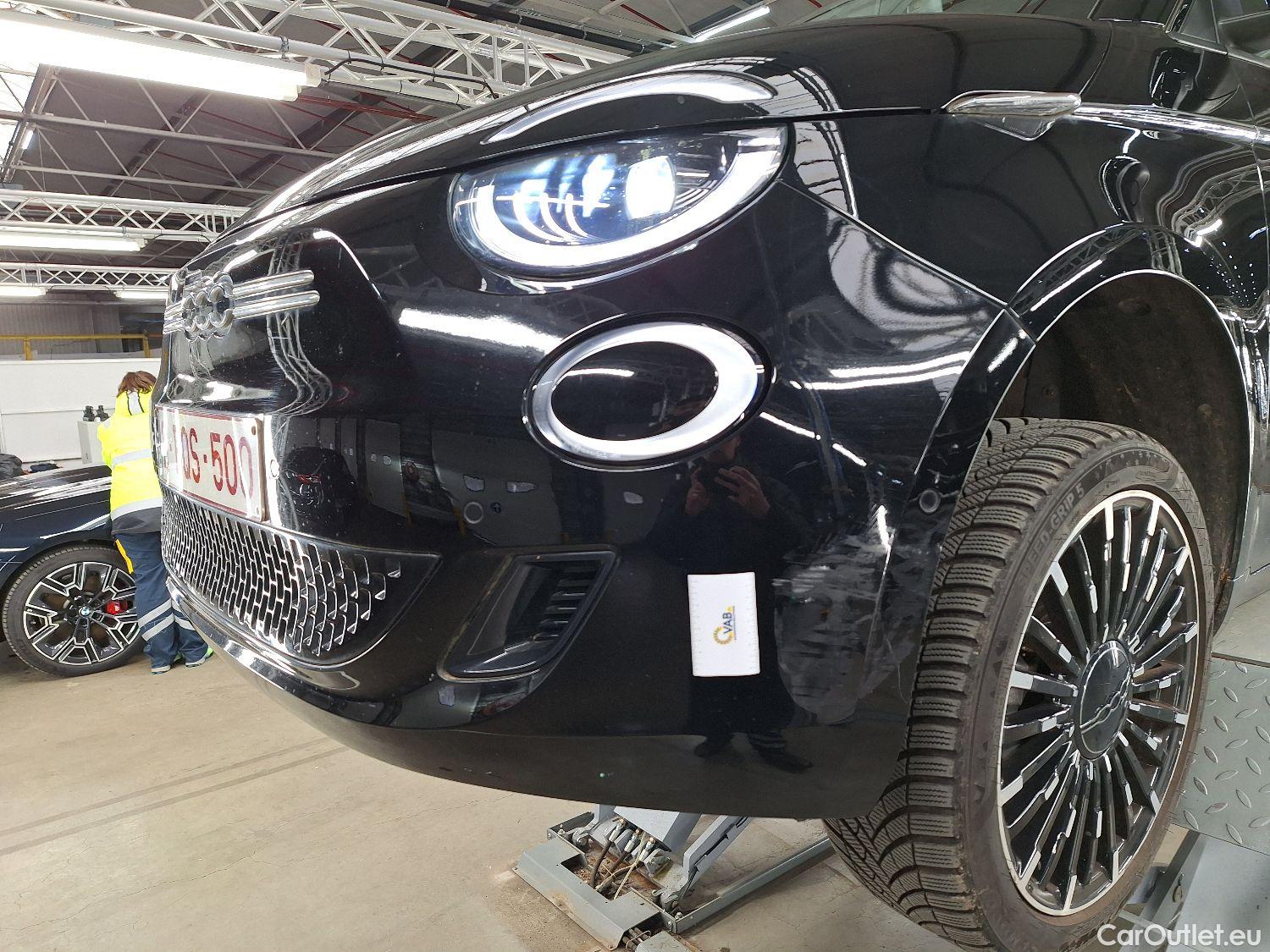  Fiat  500 Fiat, C '15 BEV, Fiat C e 42 kWh La Prima 2d #9