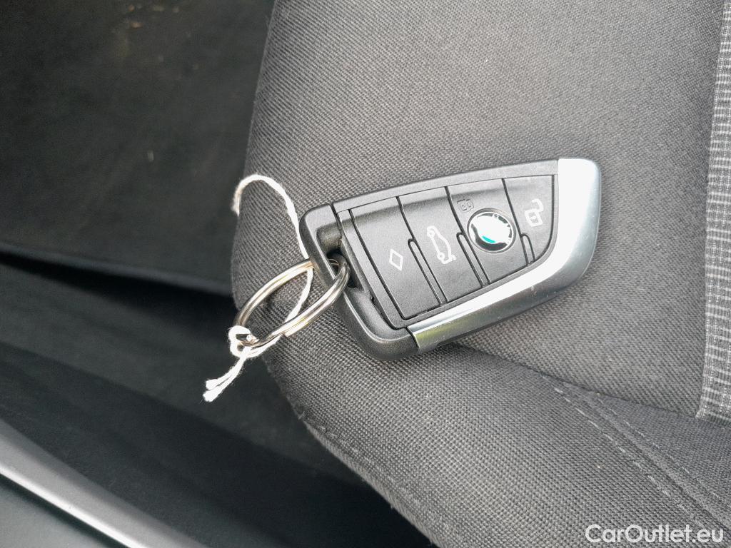  Bmw  Serie 1 BMW  / 2019 / 5P / berlina con portón 118i #2