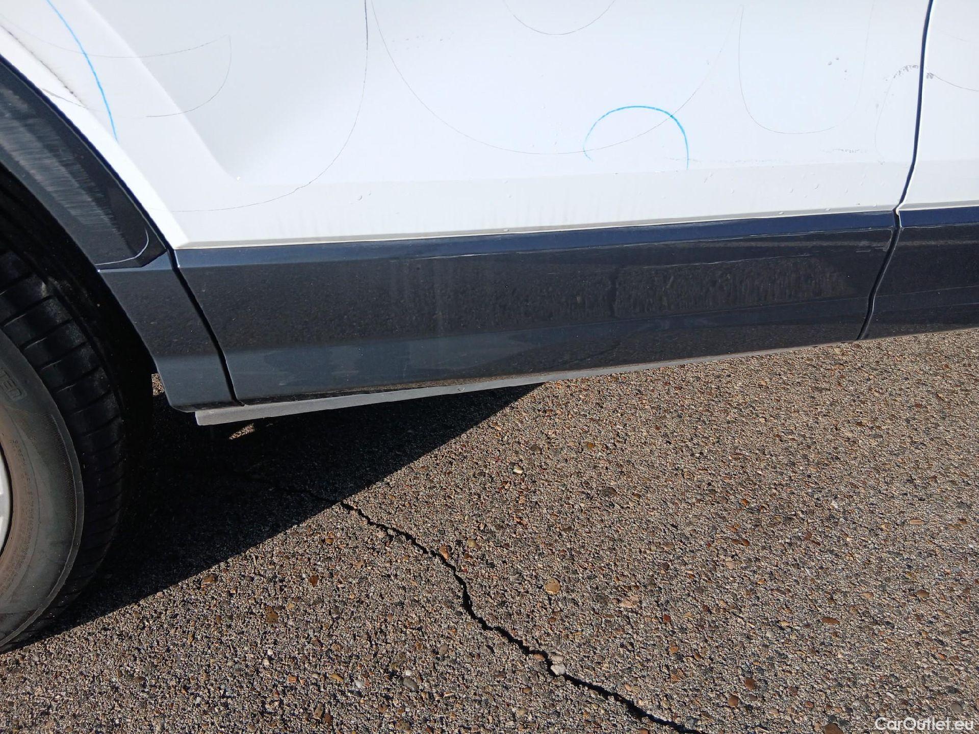  Audi  Q2 AUDI  / 2016 / 5P / todoterreno Design 30 TFSI 85kW (116CV) #24