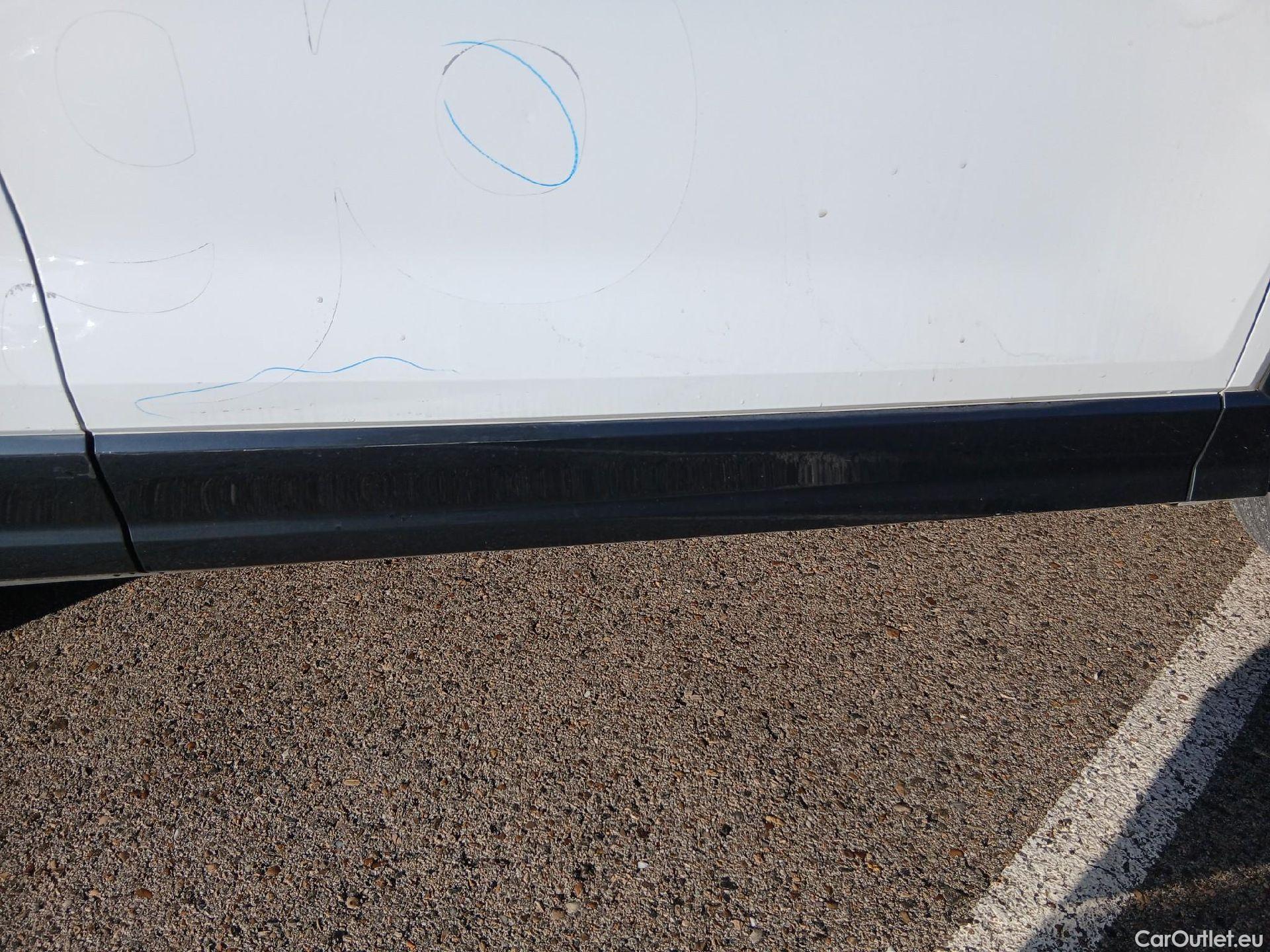  Audi  Q2 AUDI  / 2016 / 5P / todoterreno Design 30 TFSI 85kW (116CV) #27