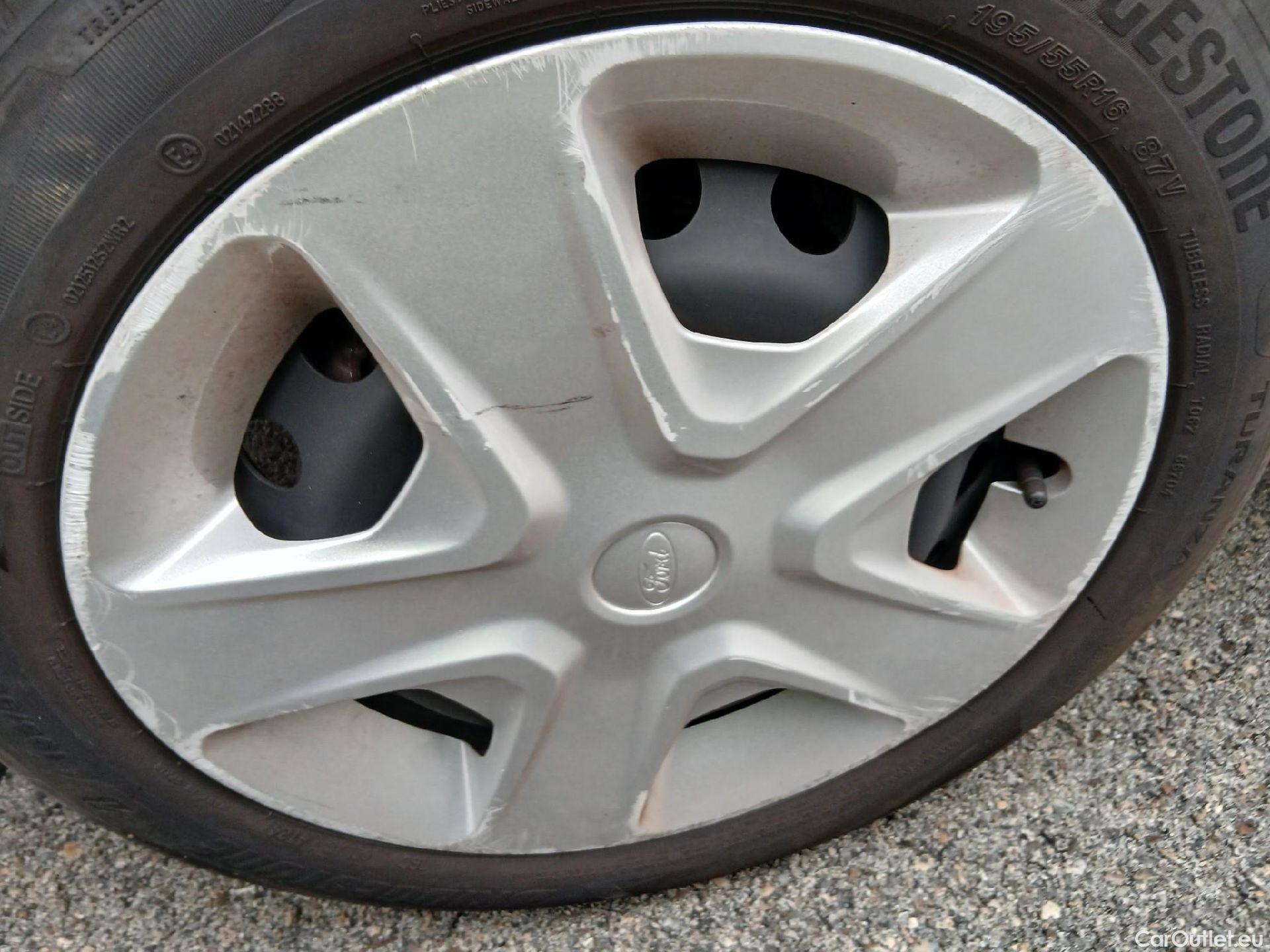  Ford  Fiesta FORD  / 2017 / 5P / berlina con portón 1.1 Ti-VCT 63kW Trend+ 5p #2