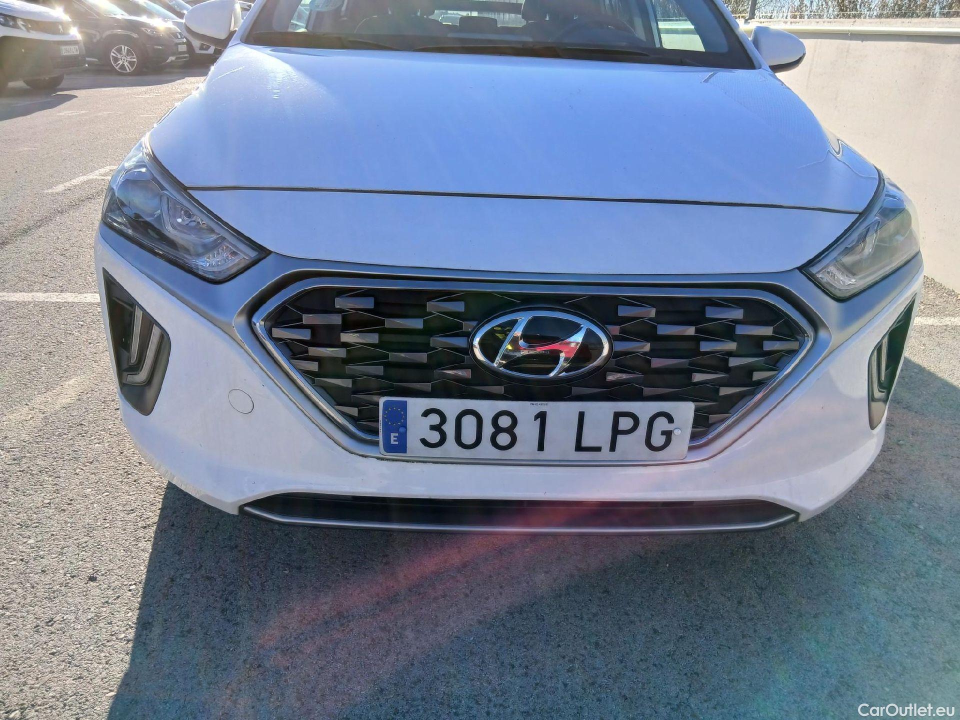  Hyundai   Ioniq HYUNDAI / 2019 / 5P / berlina con portón 1.6 GDI HEV Klass DCT #3