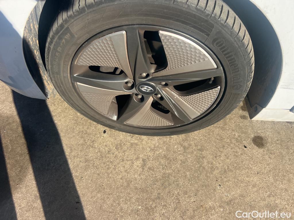  Hyundai   Ioniq HYUNDAI / 2019 / 5P / berlina con portón 1.6 GDI HEV Tecno DT #1