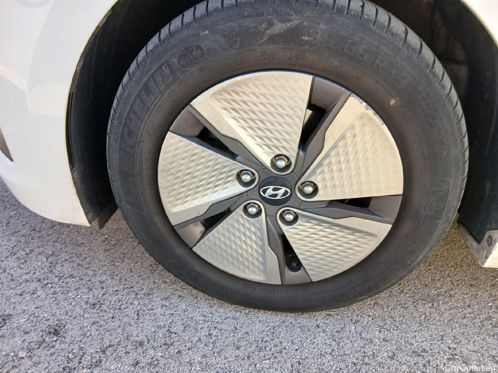  Hyundai   Ioniq HYUNDAI / 2019 / 5P / berlina con portón 1.6 GDI HEV Klass DCT #7