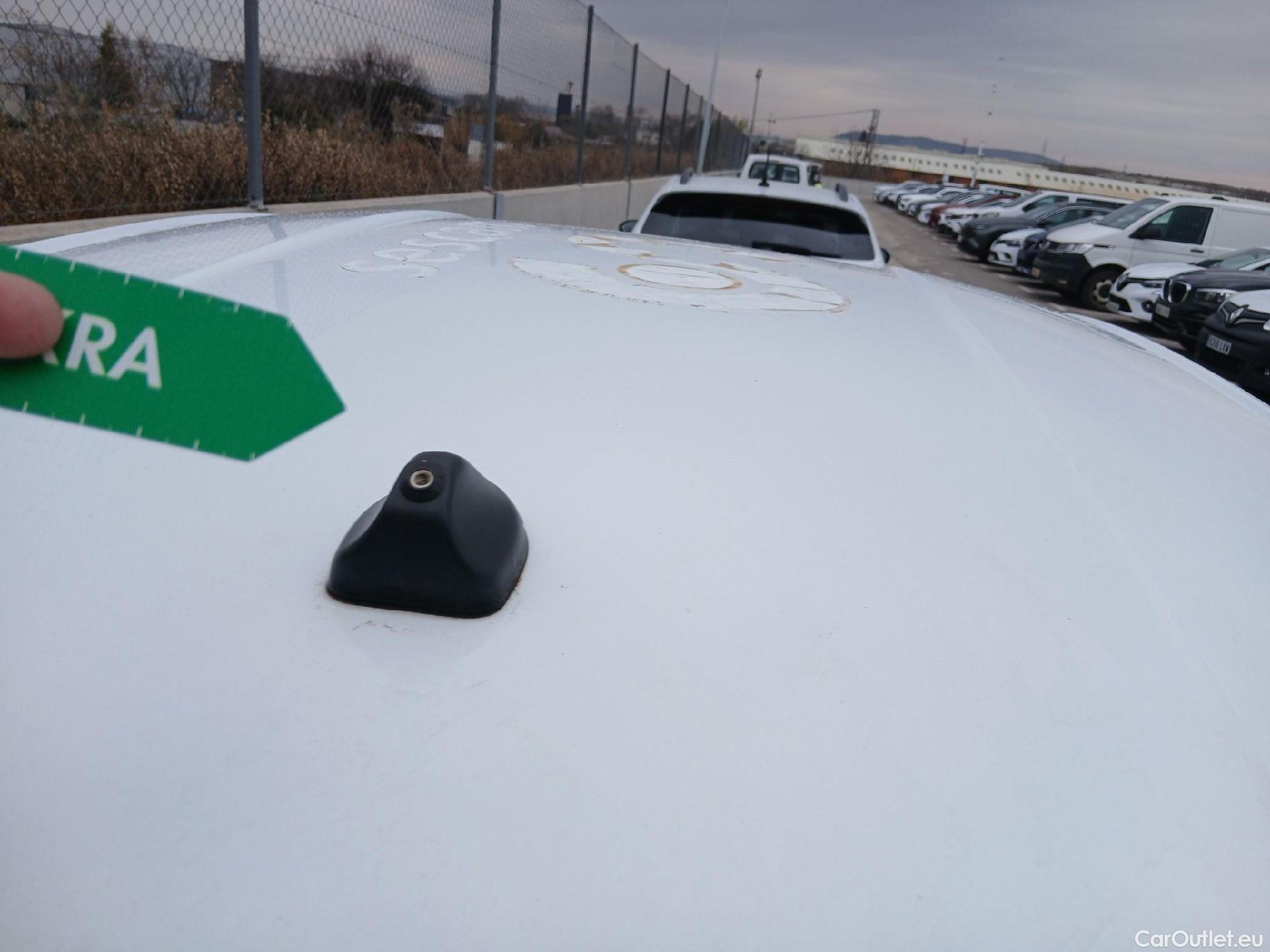  Ford  Fiesta FORD  / 2017 / 5P / berlina con portón 1.1 Ti-VCT 63kW Trend+ 5p #4