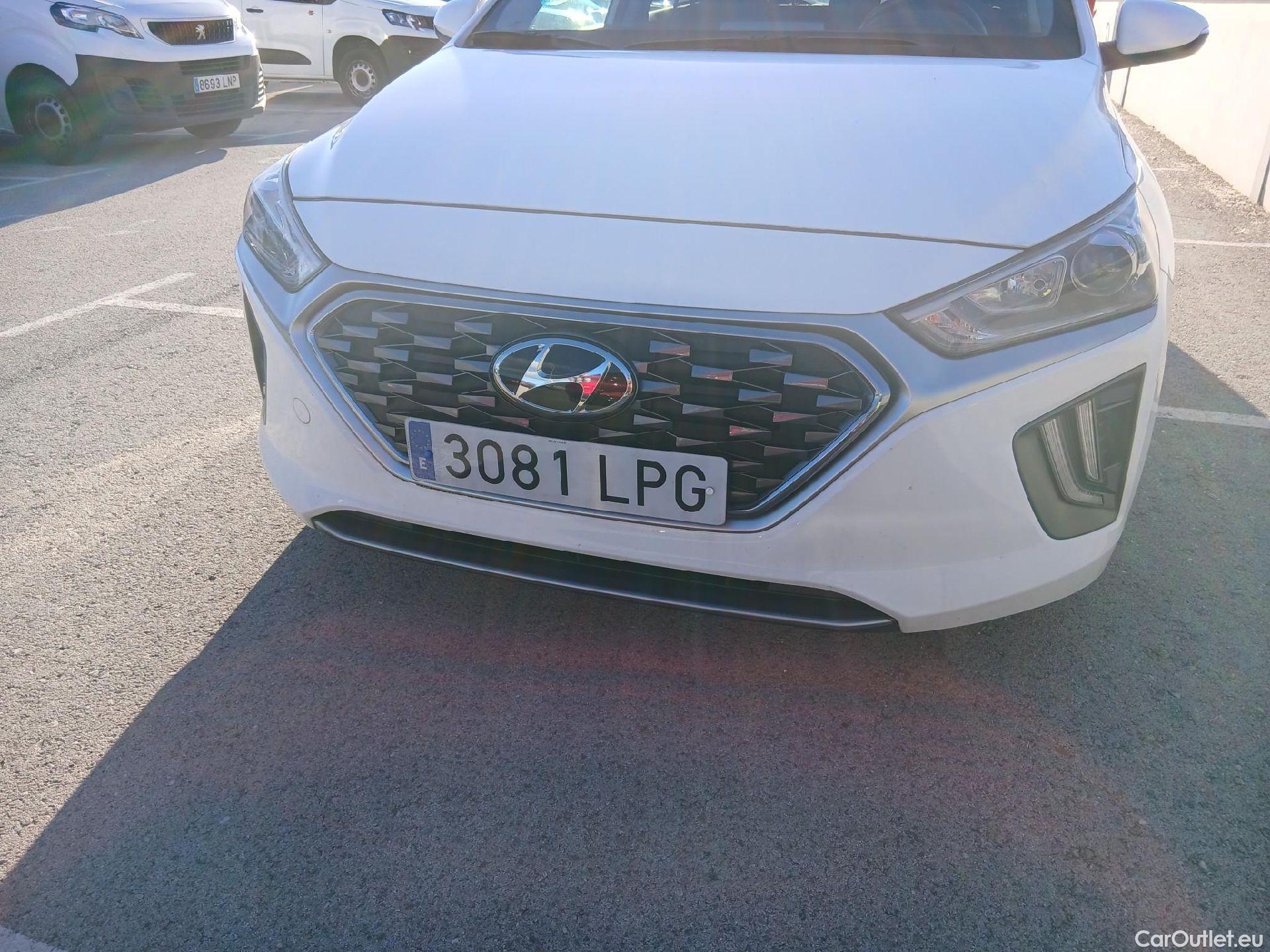  Hyundai   Ioniq HYUNDAI / 2019 / 5P / berlina con portón 1.6 GDI HEV Klass DCT #6