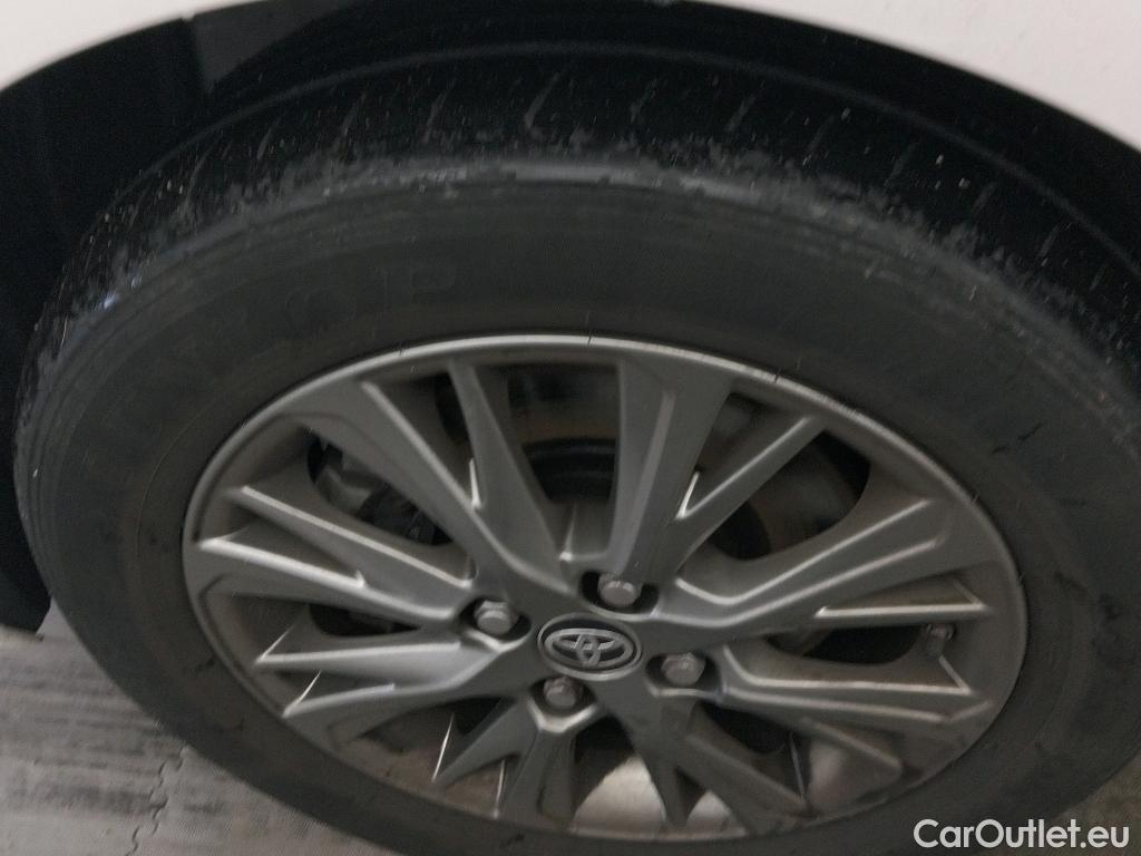  Toyota  Yaris TOYOTA  / 2017 / 5P / berlina con portón 1.5 100H Active #9