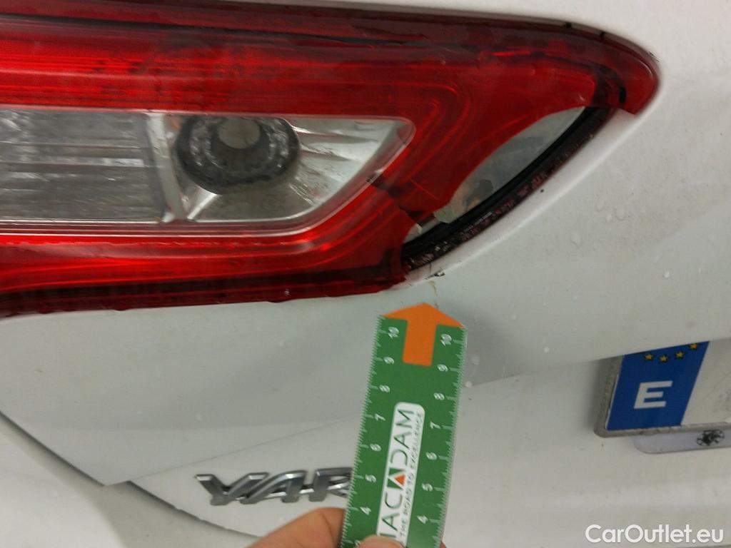  Toyota  Yaris TOYOTA  / 2017 / 5P / berlina con portón 1.5 100H Active #6