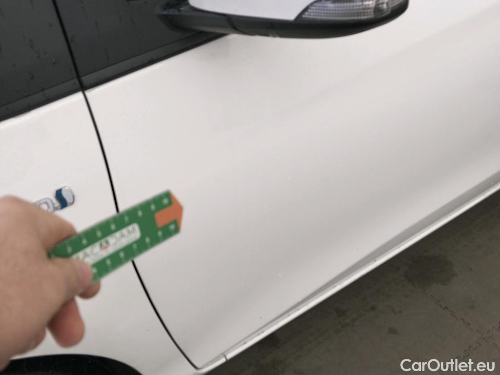  Toyota  Yaris TOYOTA  / 2017 / 5P / berlina con portón 1.5 100H Active #7