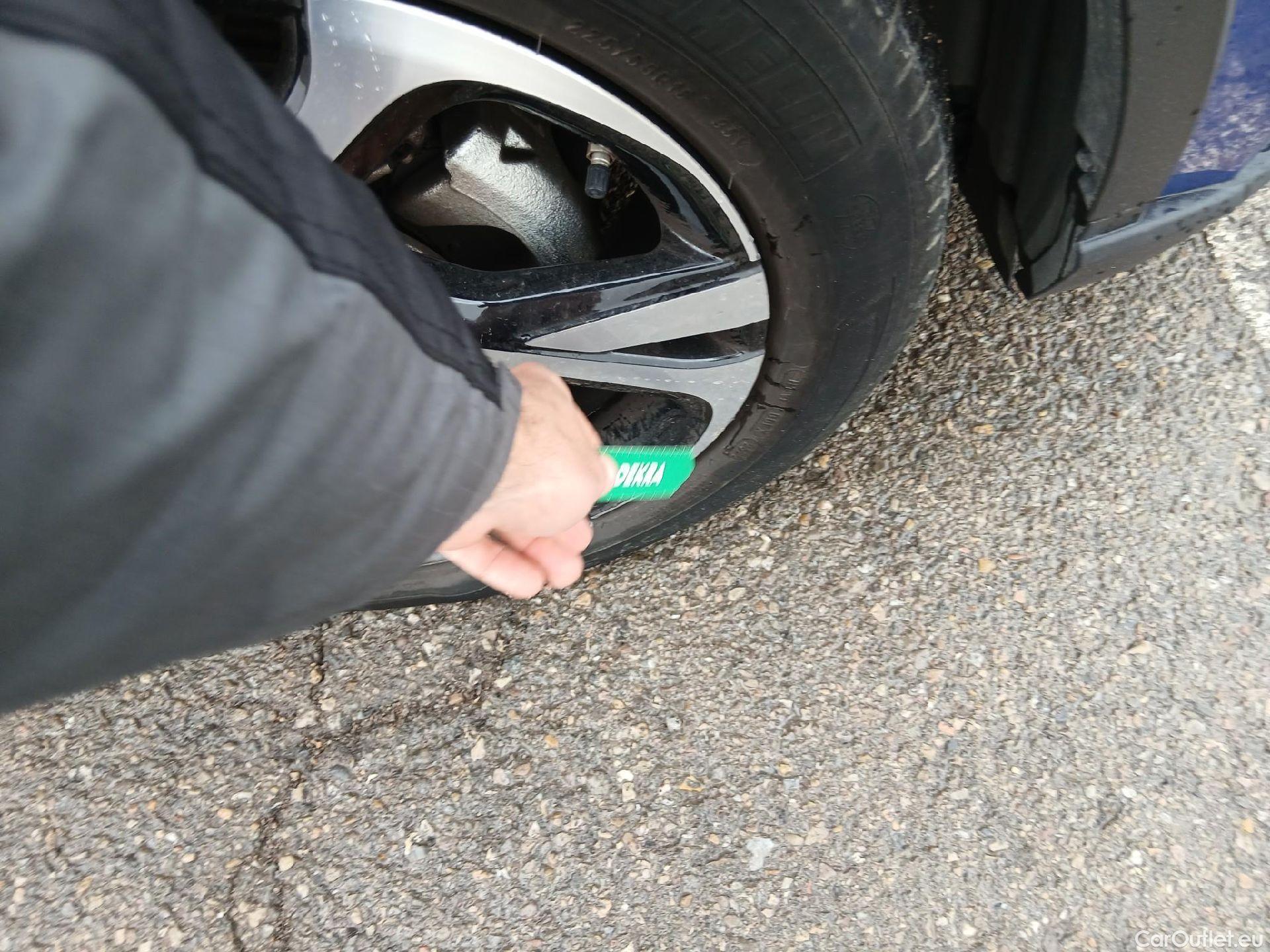  Toyota  C-HR TOYOTA  / 2019 / 5P / todoterreno 1.8 125H Advance #9