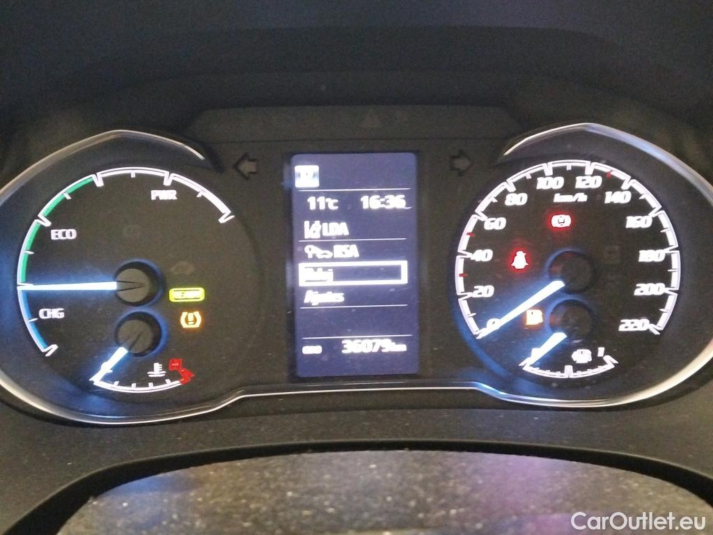  Toyota  Yaris TOYOTA  / 2017 / 5P / berlina con portón 1.5 100H Active #17