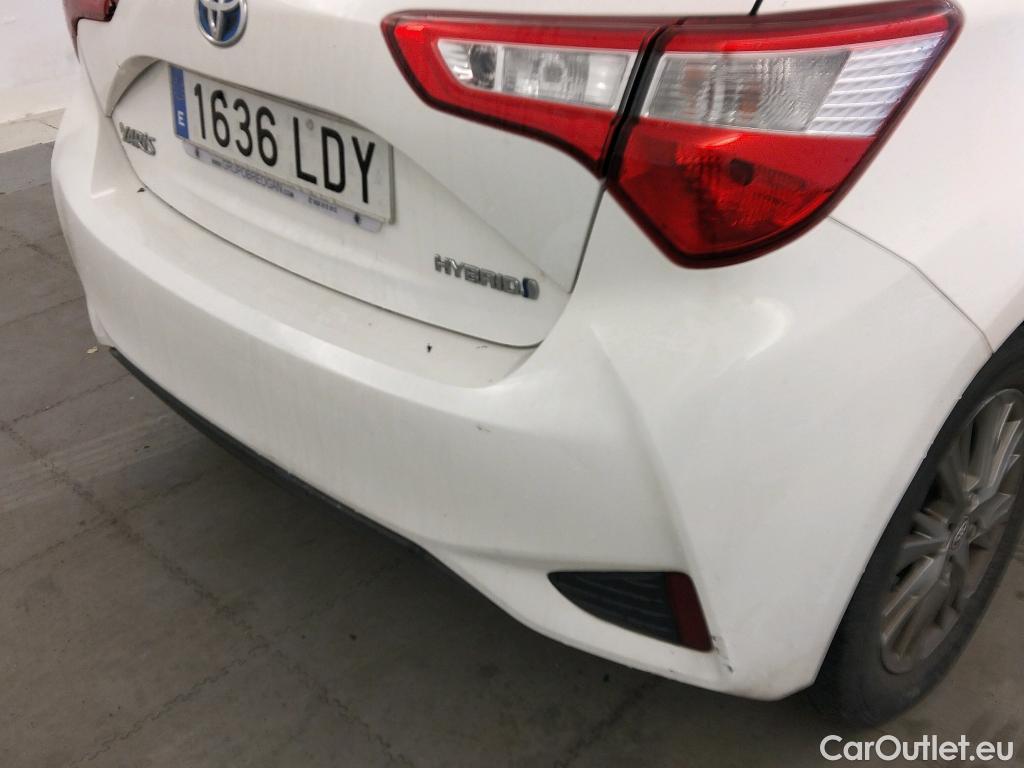  Toyota  Yaris TOYOTA  / 2017 / 5P / berlina con portón 1.5 100H Active #15