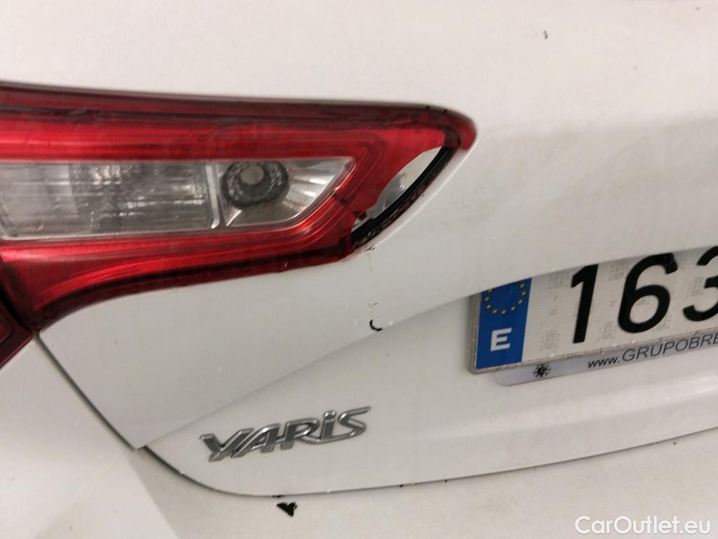 Toyota  Yaris TOYOTA  / 2017 / 5P / berlina con portón 1.5 100H Active #5