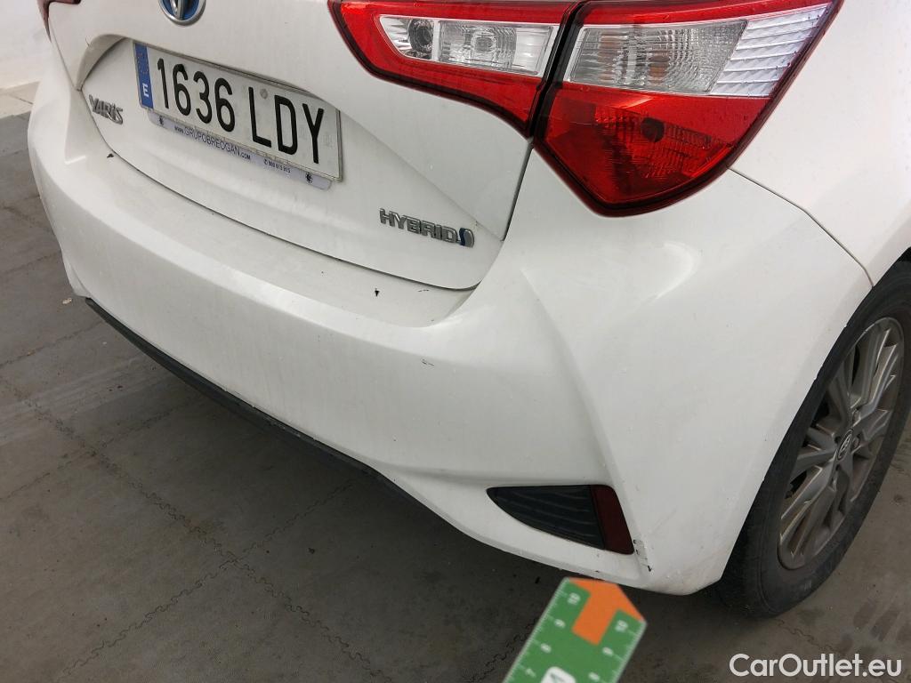  Toyota  Yaris TOYOTA  / 2017 / 5P / berlina con portón 1.5 100H Active #16