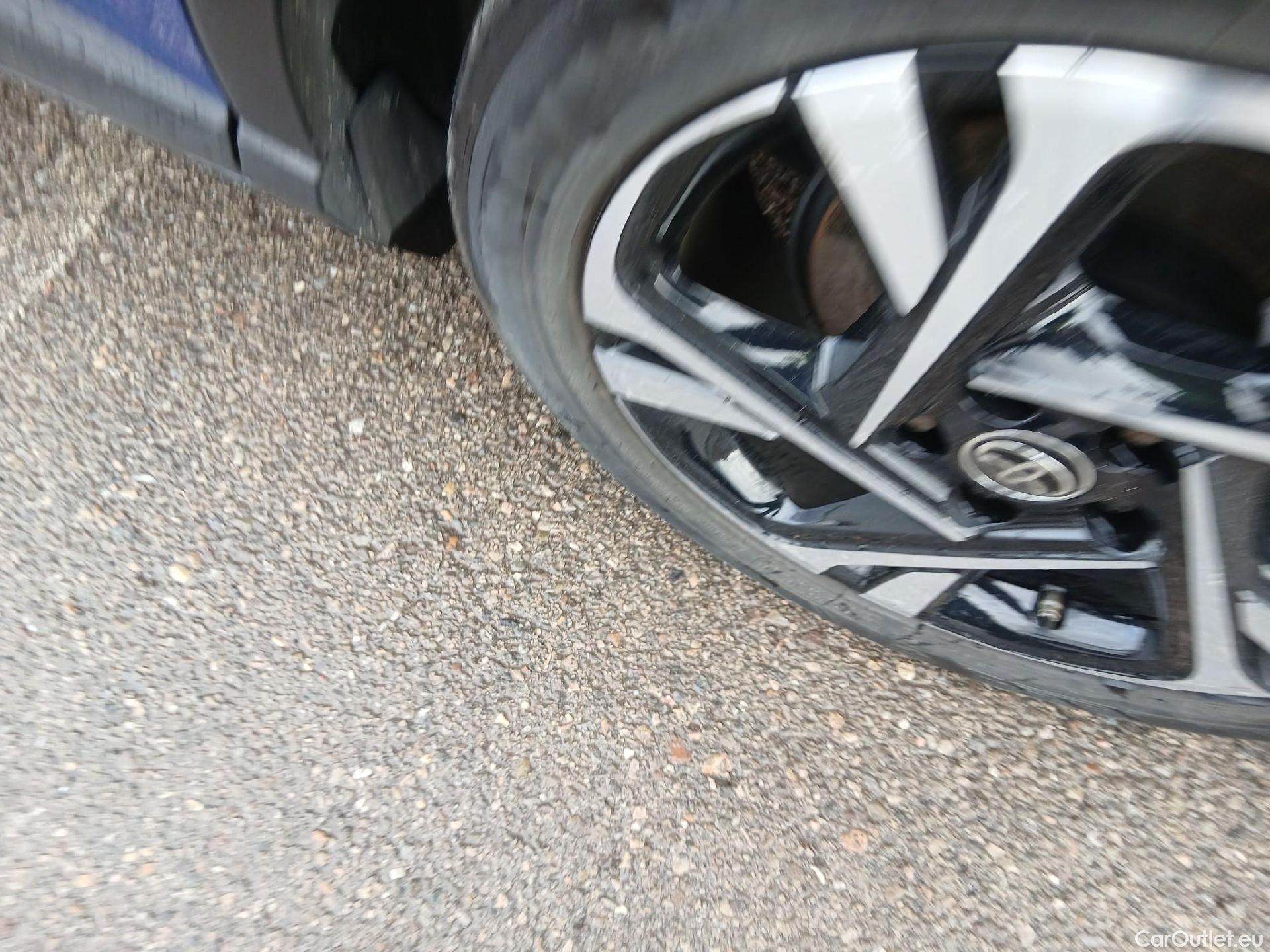  Toyota  C-HR TOYOTA  / 2019 / 5P / todoterreno 1.8 125H Advance #4