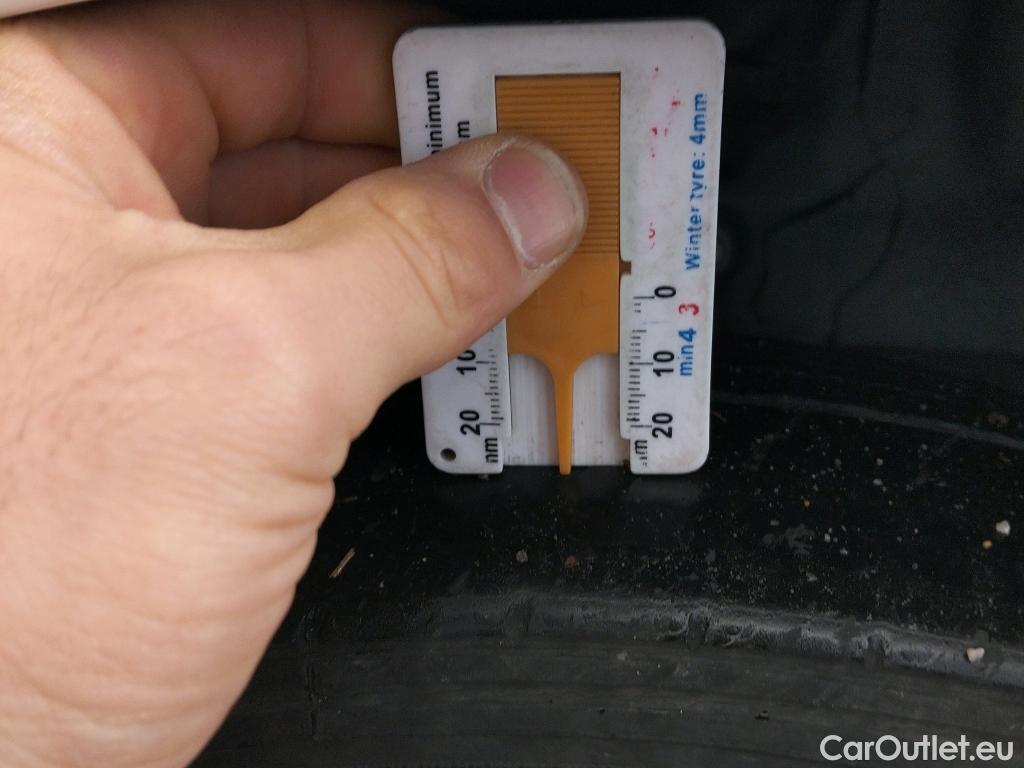  Toyota  Yaris TOYOTA  / 2017 / 5P / berlina con portón 1.5 100H Active #14