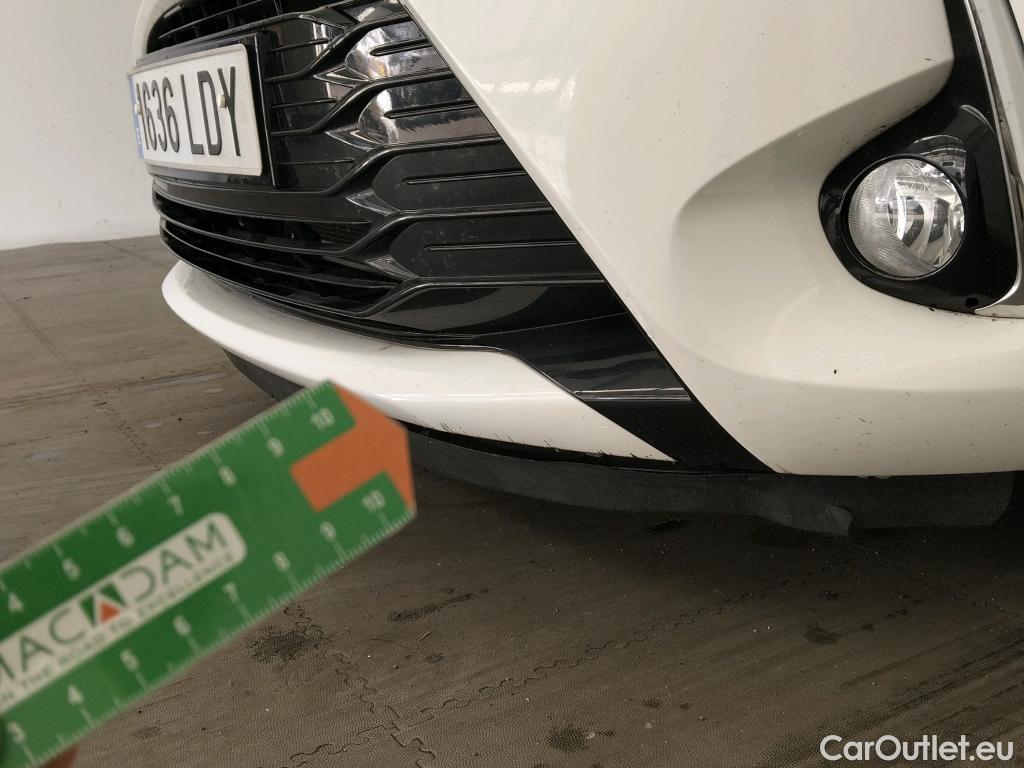  Toyota  Yaris TOYOTA  / 2017 / 5P / berlina con portón 1.5 100H Active #12