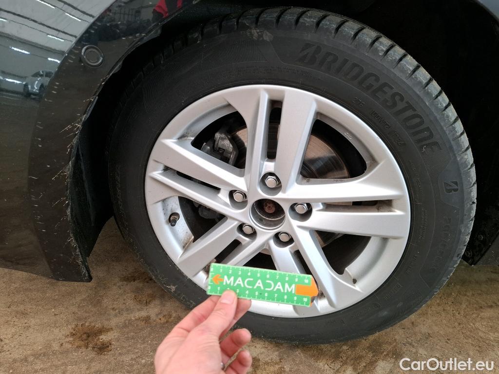  Toyota  Corolla TOYOTA  Touring Sports / 2018 / 5P / Break Hybride 122h Dynamic Business Stage Acad #1