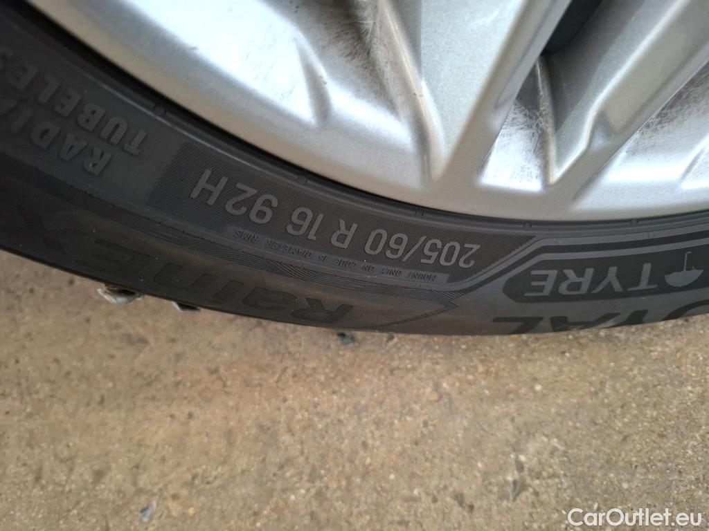  Hyundai  Konna HYUNDAI Kona / 2020 / 5P / SUV 1.0 T-GDI 120 HYBRID 48V BUSINESS #15