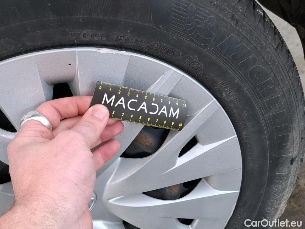  Toyota  Yaris TOYOTA  Hybride / 2019 / 5P / Berline Hybride 116h France Business Stage Acad #22