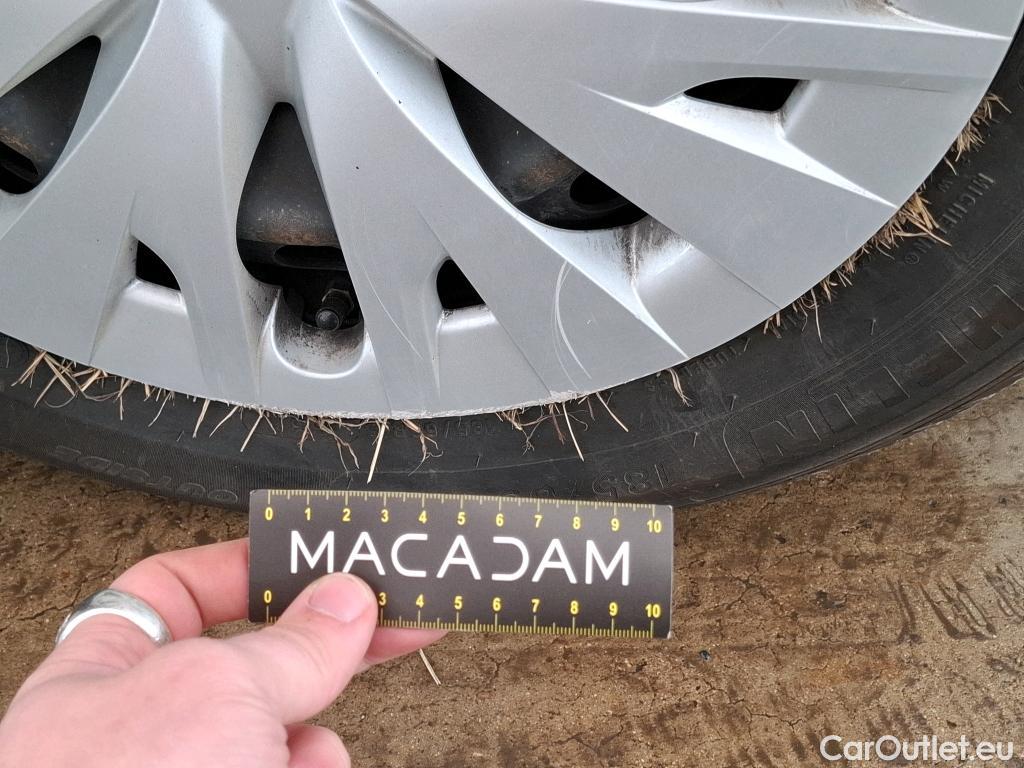  Toyota  Yaris TOYOTA  Hybride / 2019 / 5P / Berline Hybride 116h France Business Stage Acad #28