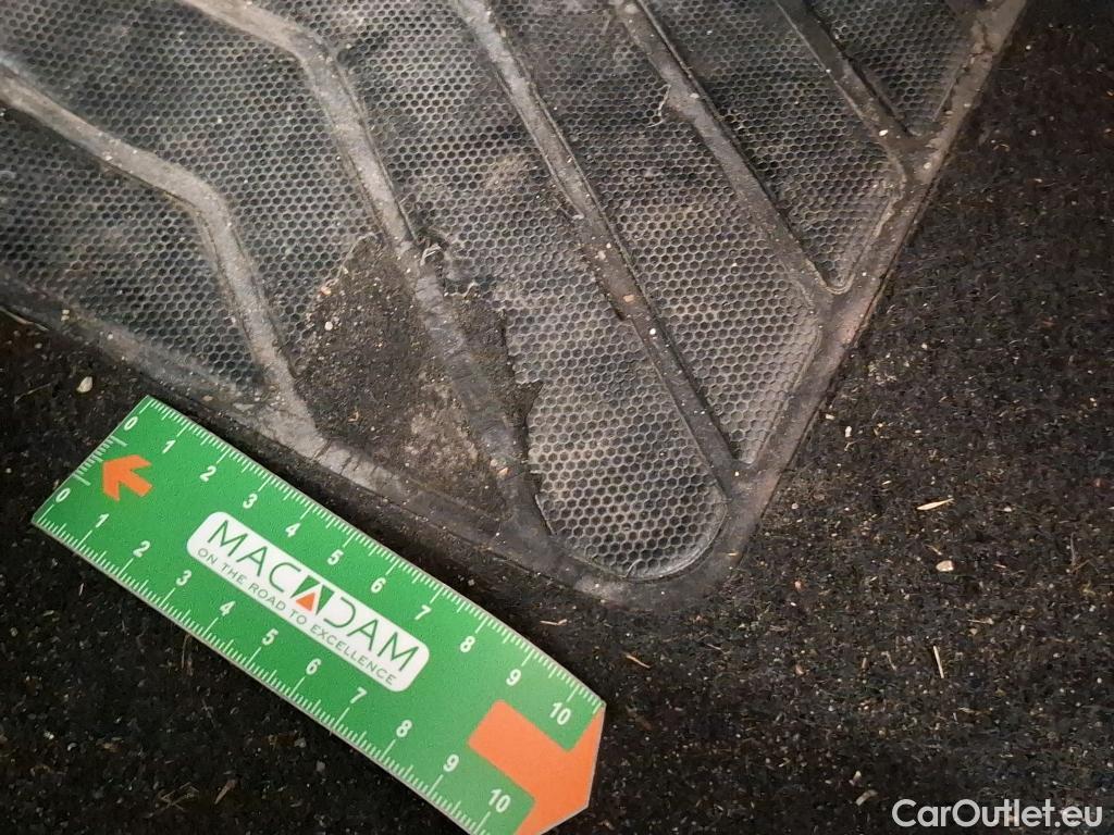  Peugeot  308 PEUGEOT  SW / 2017 / 5P / Break Puretech 110 S&S Active Business #18