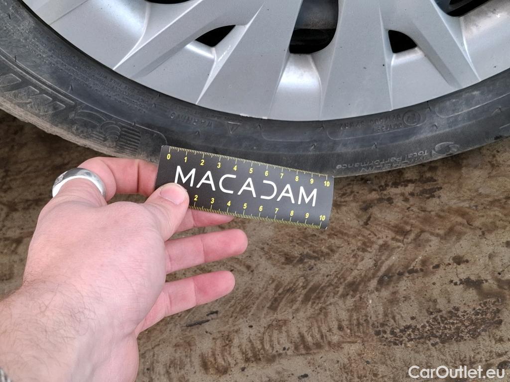  Toyota  Yaris TOYOTA  Hybride / 2019 / 5P / Berline Hybride 116h France Business Stage Acad #24