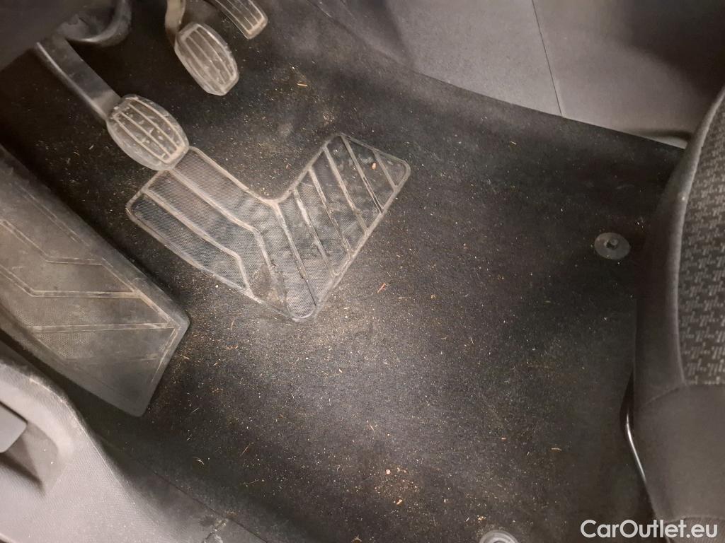  Peugeot  308 PEUGEOT  SW / 2017 / 5P / Break Puretech 110 S&S Active Business #17