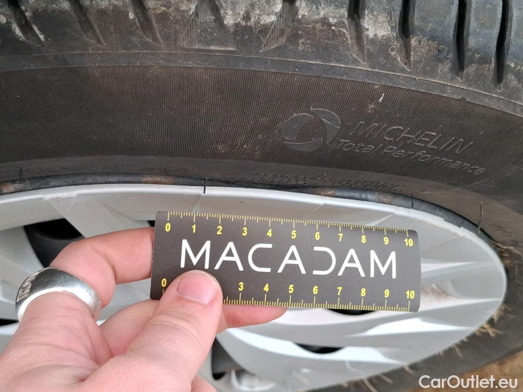  Toyota  Yaris TOYOTA  Hybride / 2019 / 5P / Berline Hybride 116h France Business Stage Acad #8