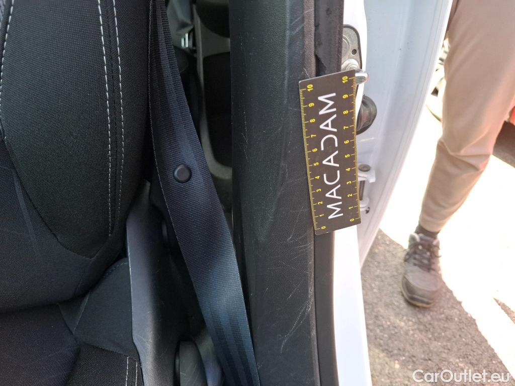  Peugeot  2008 PEUGEOT  / 2016 / 5P / Crossover Puretech 110 S&S ACTIVE #11