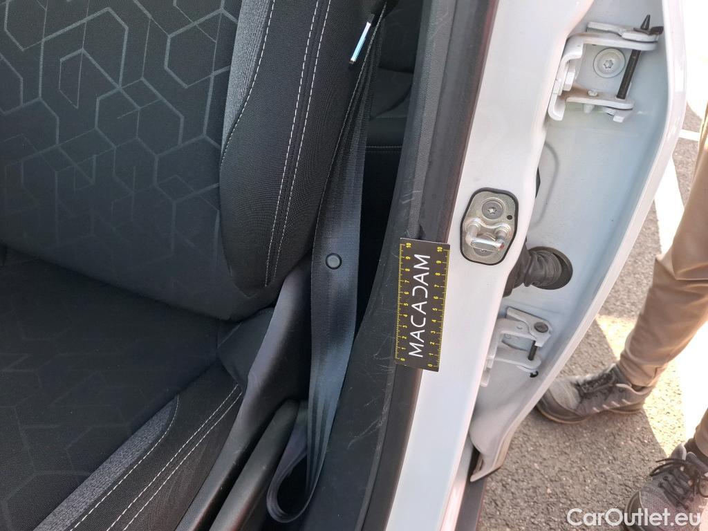  Peugeot  2008 PEUGEOT  / 2016 / 5P / Crossover Puretech 110 S&S ACTIVE #10