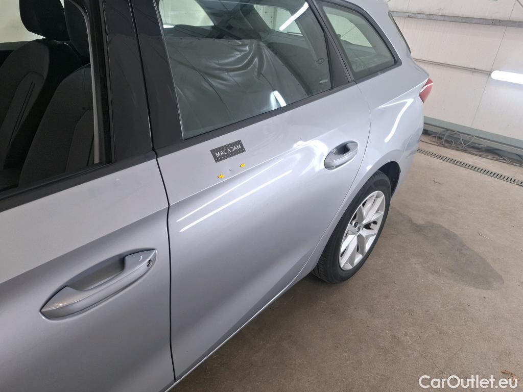  Seat  Leon SEAT  Sportstourer / 2020 / 5P / Break 1.0 eTSI 110 DSG S&S Style Business #1