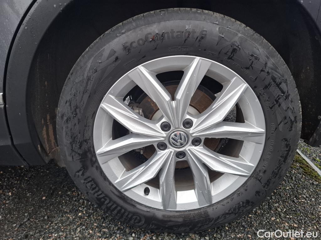  Volkswagen  Tiguan VOLKSWAGEN  / 2016 / 5P / SUV 1.5 TSI 150 EVO DSG7 Carat #6