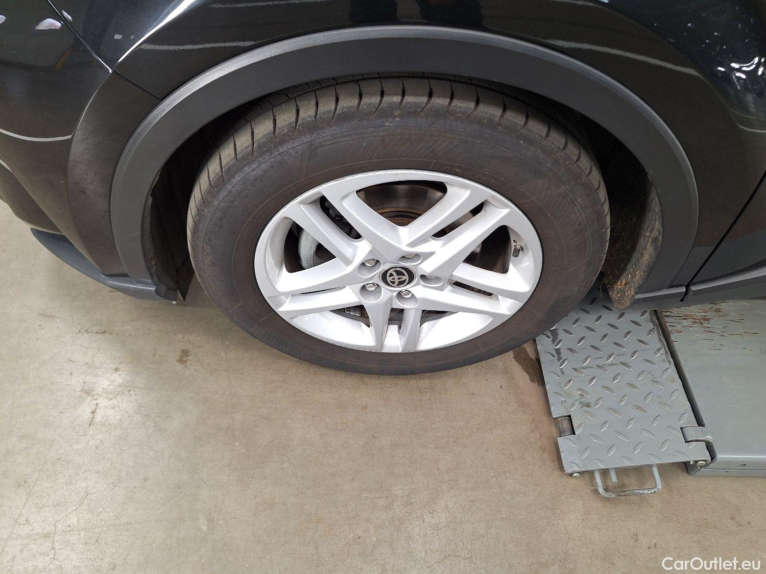  Toyota  C-HR Toyota,  '16, Toyota  1.8 VVT i-Hybrid C-Enter E-CVT 5d #50