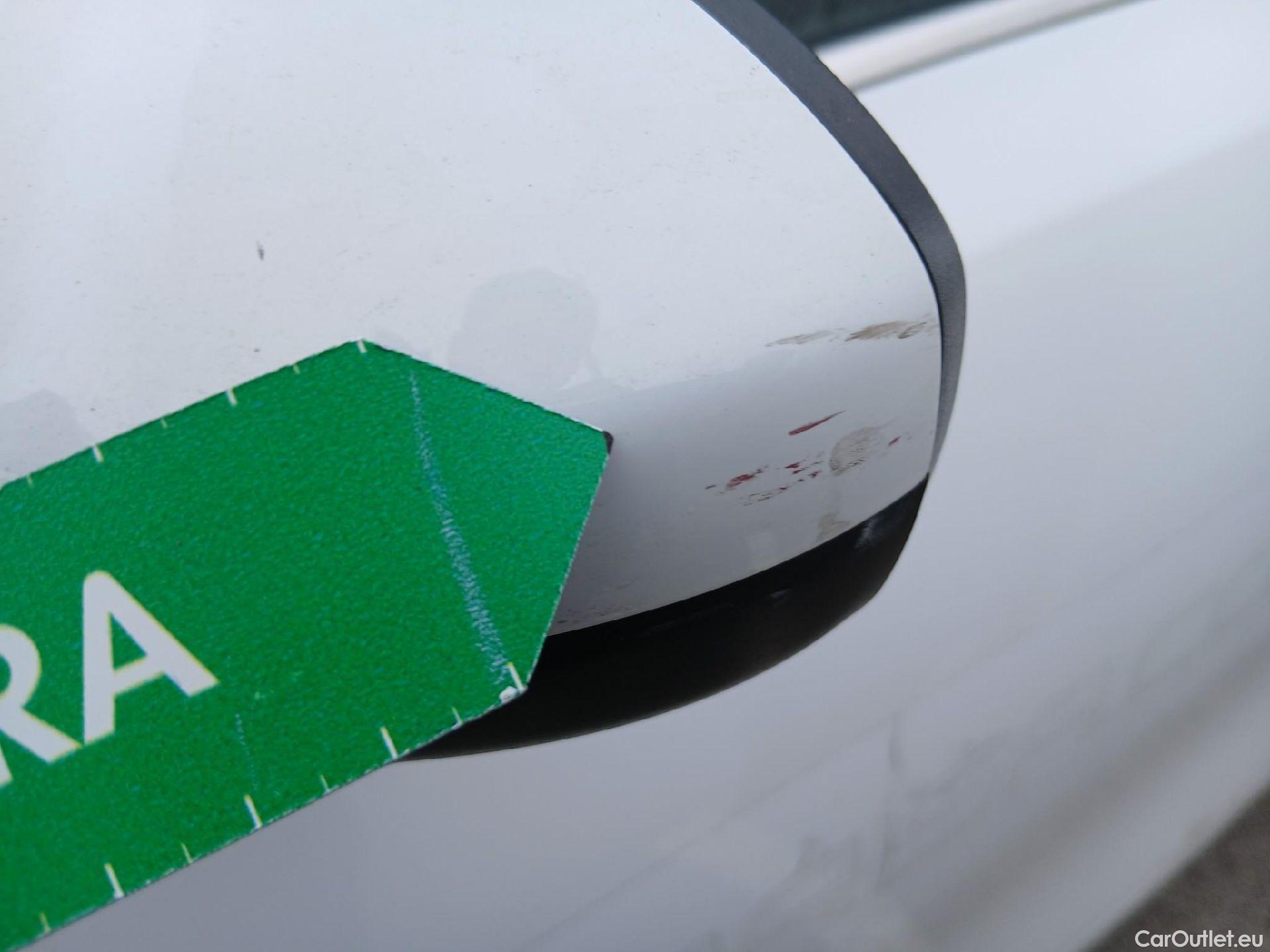  KIA  Cee'd KIA Ceed / 2021 / 5P / berlina con portón 1.0 MHEV 88kW (120CV) Drive DCT #11