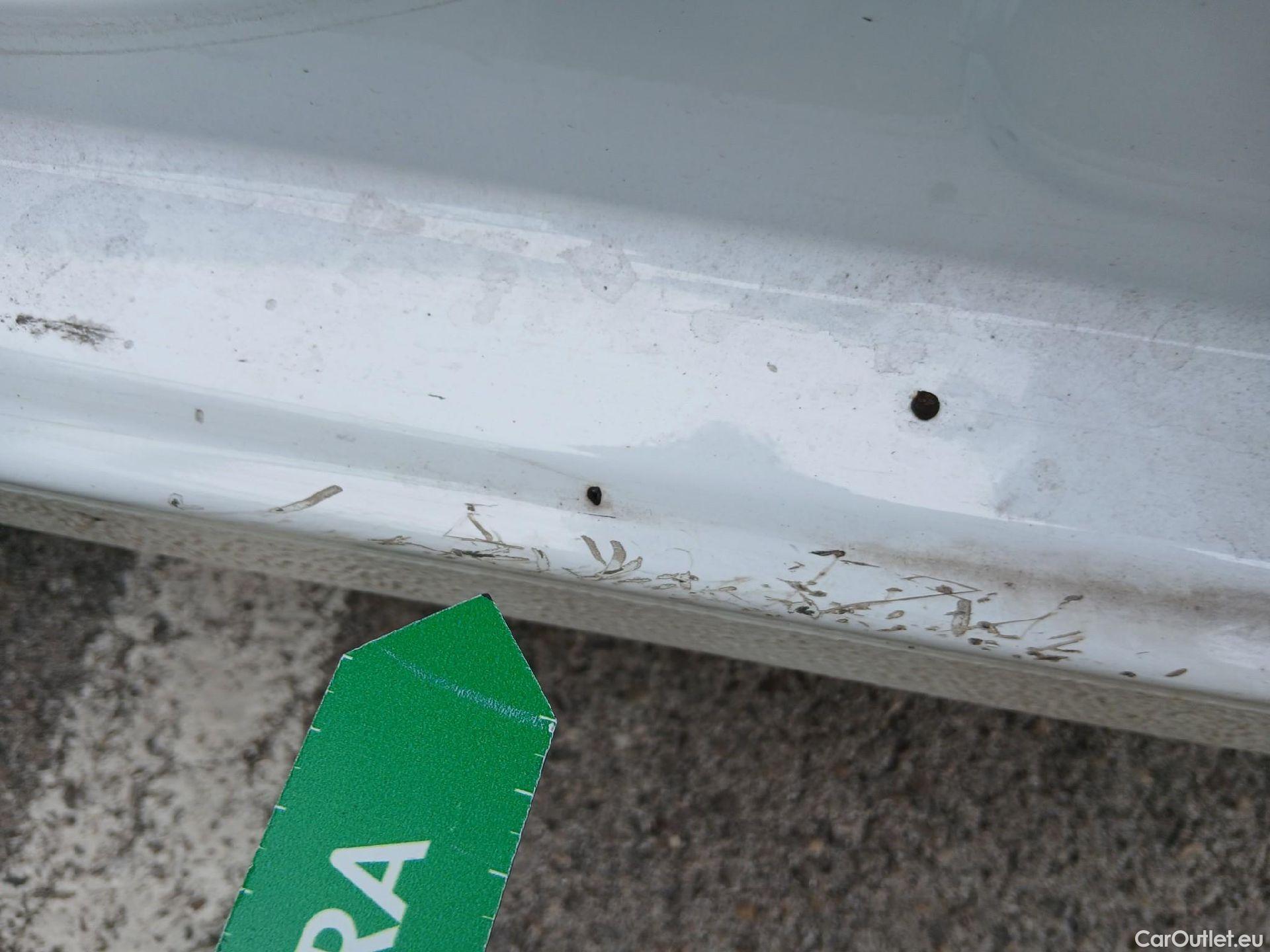  KIA  Cee'd KIA Ceed / 2021 / 5P / berlina con portón 1.0 MHEV 88kW (120CV) Drive DCT #23