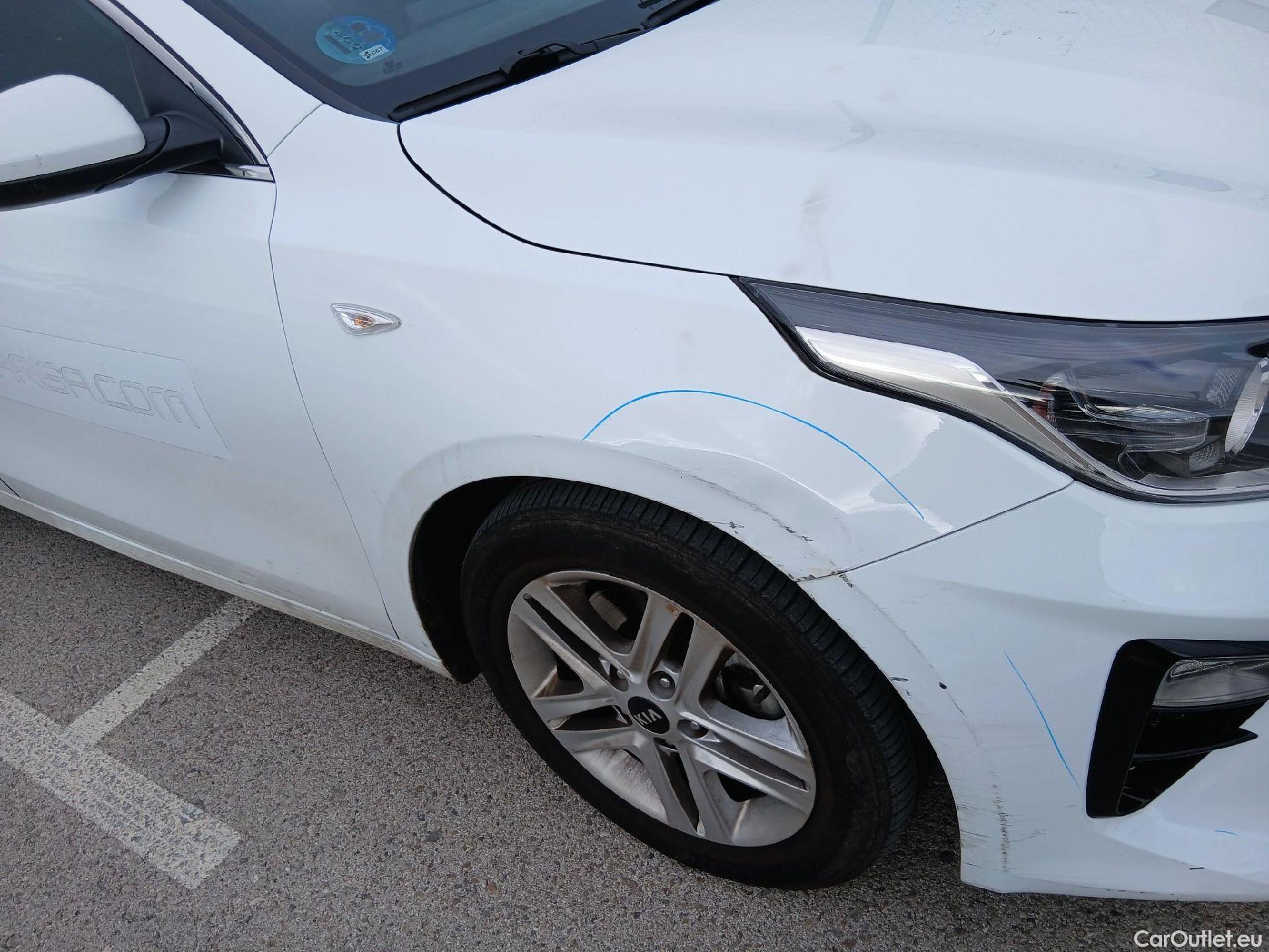  KIA  Cee'd KIA Ceed / 2021 / 5P / berlina con portón 1.0 MHEV 88kW (120CV) Drive DCT #39