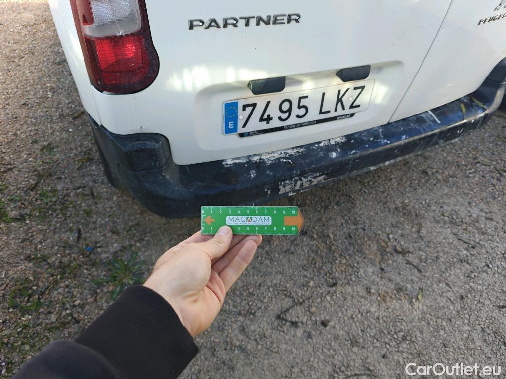  Peugeot  Partner PEUGEOT  / 2018 / 3P / furgón derivado de turismo Pro Standard 600kg BlueHDi 73kW (AC) #34