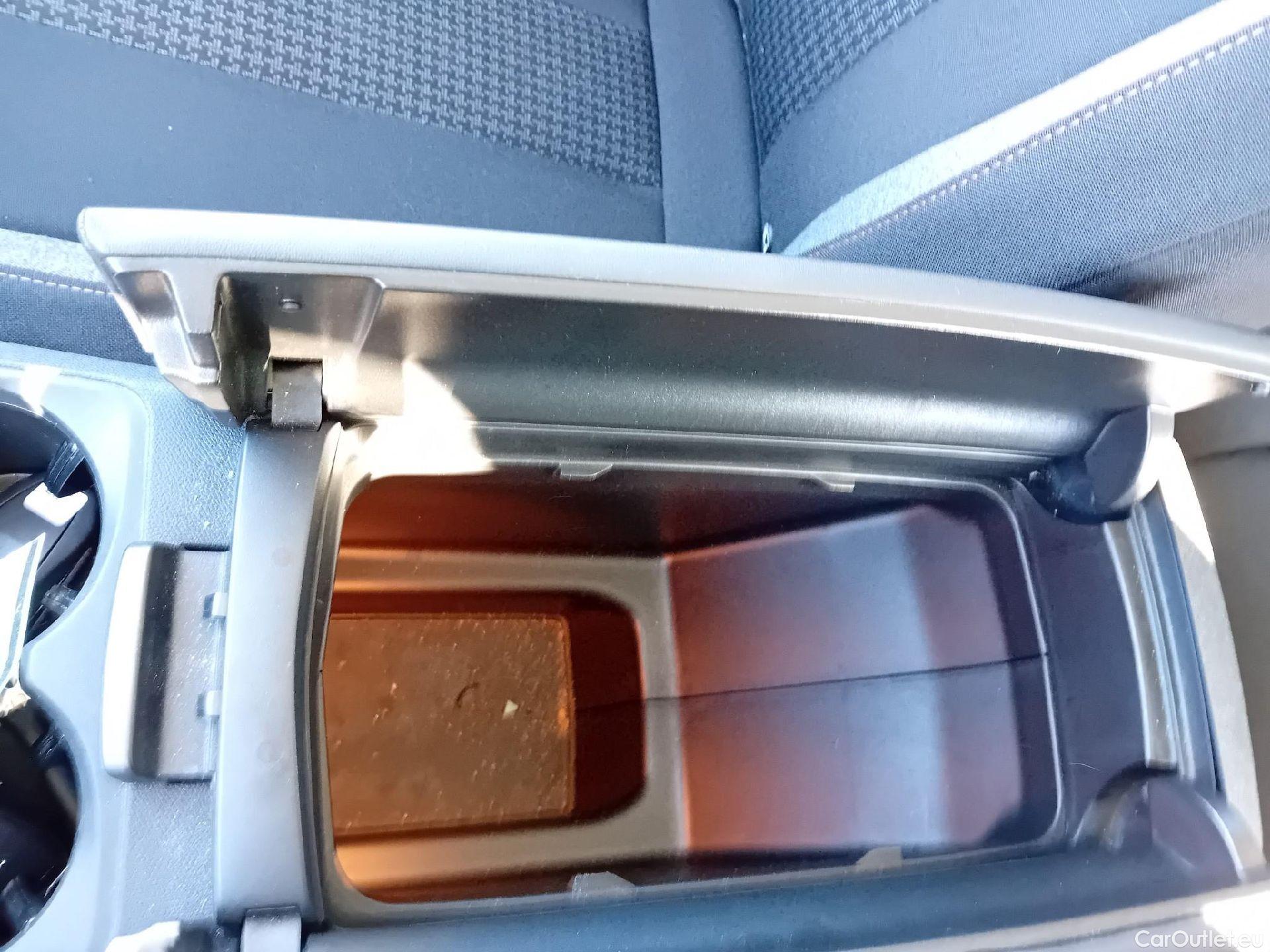  Peugeot  3008 PEUGEOT  / 2020 / 5P / todoterreno 1.5 BlueHDi 96kW (130CV) S&S Active Pack (AC4) #45