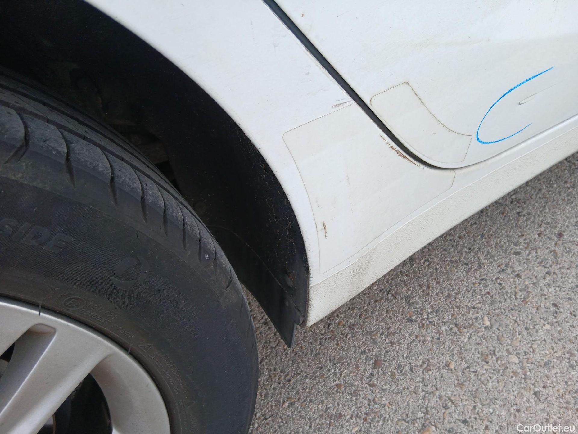  KIA  Cee'd KIA Ceed / 2021 / 5P / berlina con portón 1.0 MHEV 88kW (120CV) Drive DCT #33