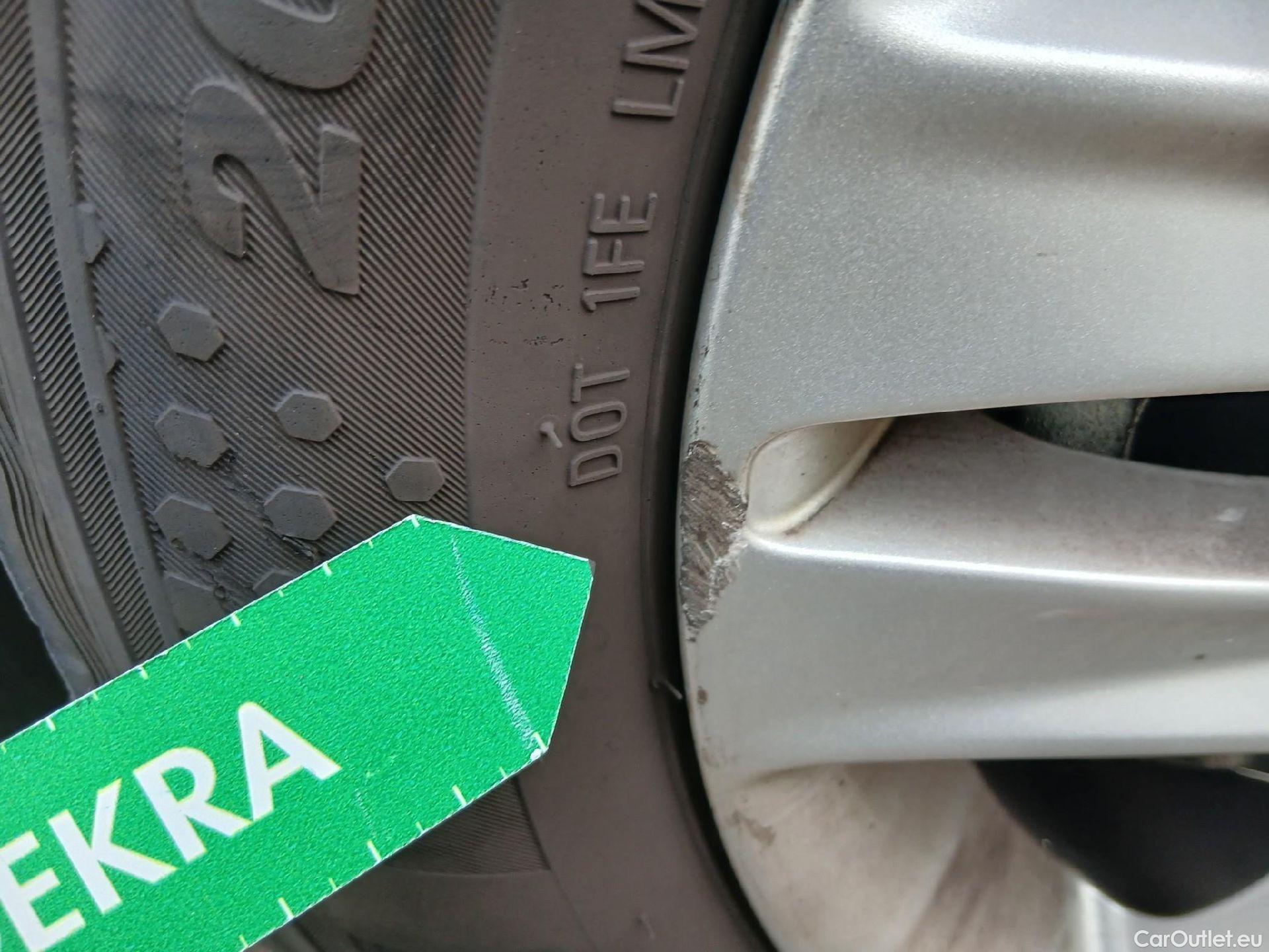  KIA  Cee'd KIA Ceed / 2021 / 5P / berlina con portón 1.0 MHEV 88kW (120CV) Drive DCT #8