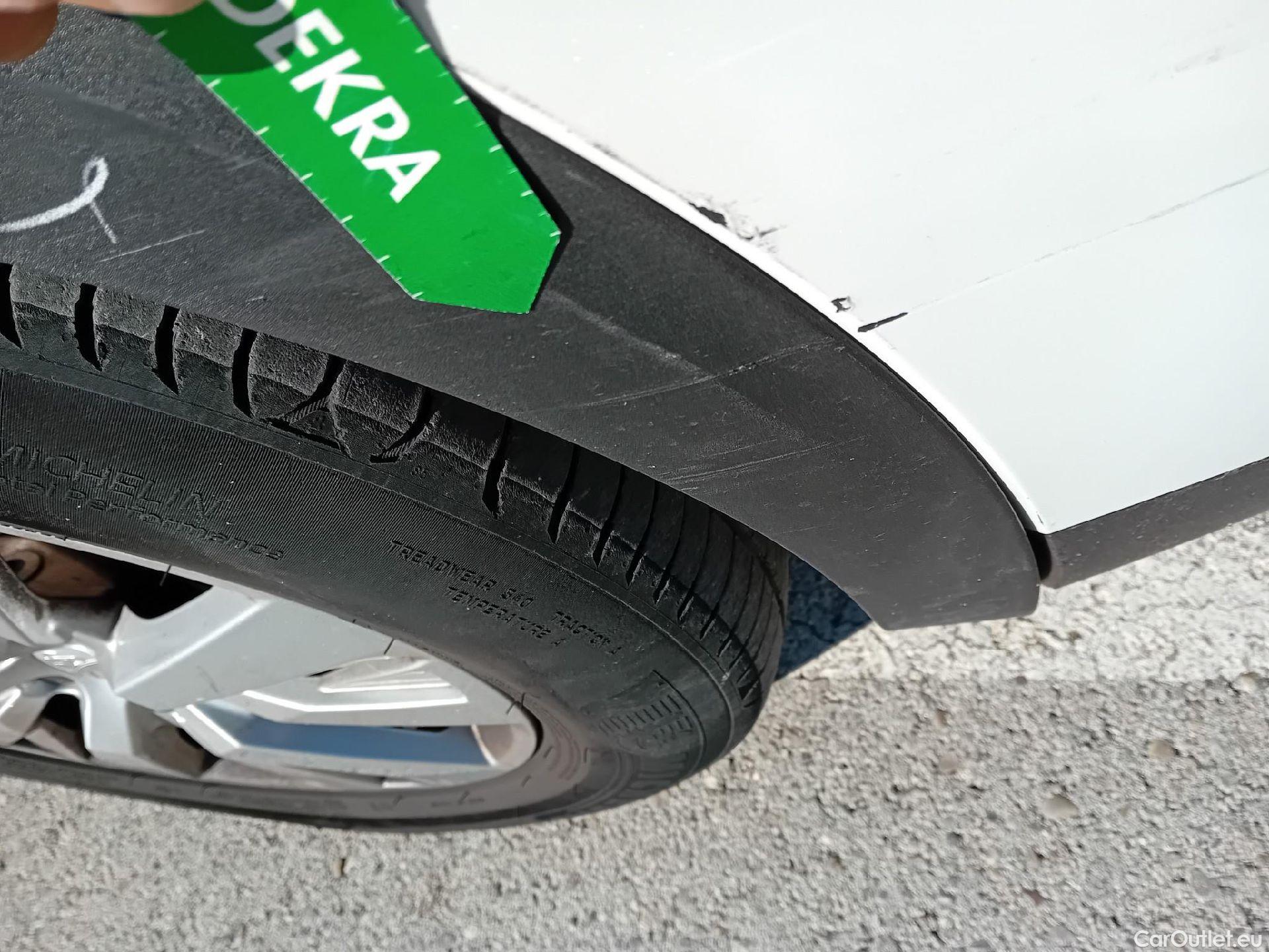  Peugeot  3008 PEUGEOT  / 2020 / 5P / todoterreno 1.5 BlueHDi 96kW (130CV) S&S Active Pack (AC4) #44