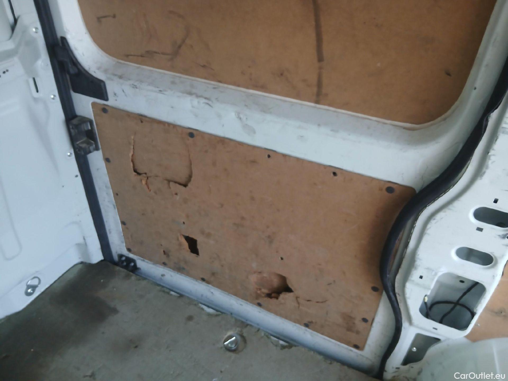  Peugeot  Boxer PEUGEOT  / 2014 / 4P / furgón 330 L1 H1 BHDI 88kW (120CV) S&S 6 Vel. M #13