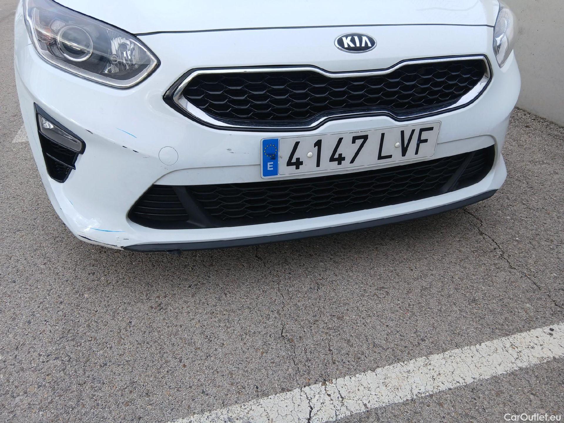  KIA  Cee'd KIA Ceed / 2021 / 5P / berlina con portón 1.0 MHEV 88kW (120CV) Drive DCT #6